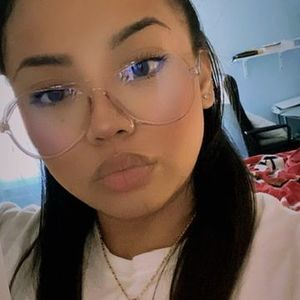 Meet your Posher, Nelly